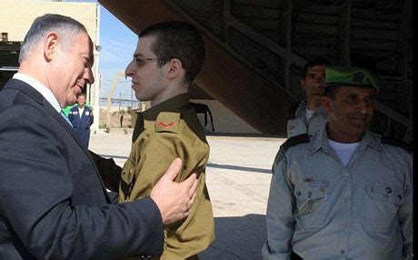 İ­s­r­a­i­l­ ­a­s­k­e­r­i­ ­Ş­a­l­i­t­ ­t­e­s­l­i­m­ ­e­d­i­l­d­i­ ­-­ ­D­ü­n­y­a­ ­H­a­b­e­r­l­e­r­i­